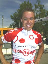 Im Hauptrennen der GSIII und AB-Klasse konnten die zwei Spitzenfahrer Thomas Singer vom Team Optik Nosch RSV Ebnet ... - 2004vp_th_singer_sieger