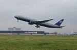 File: United Airlines aircraft taking off at Schiphol Airport.jpg ... 