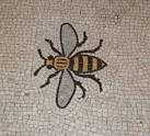 Bee mosaic in Manchester Town - via Daymix