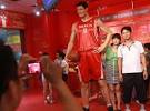 Can anyone fill basketball star's shoes? | News | Shanghai | Go ... 