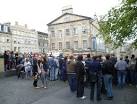 NT2573 : Festival go-ers in Hunter Square. near to Edinburgh, Great Britain - via Daymix