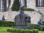 File:Basilica of San Francesco d'Assisi statue.jpg - Wikipedia ...