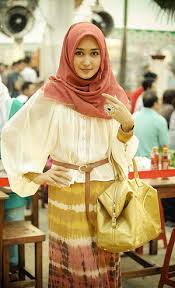 Hijabers Stylish Kala Traveling ala Dian Pelangi | Travel Agen ...