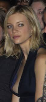 Amy Smart 3
