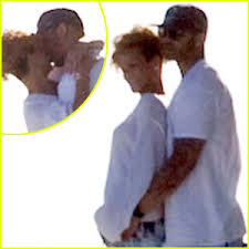 Rihanna \x26amp; Matt Kemp: Kissing