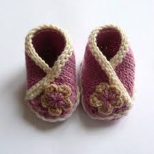knit baby shoes