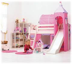 اية رايكم فيها ؟؟ Childrens-bedrooms-set-with-their-own-toys