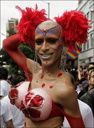 http://t3.gstatic.com/images?q=tbn:eopjEoKgl8YN_M:i218.photobucket.com/albums/cc90/DODZCRAZYBUG/travesti.jpg