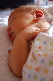 Наклонено легълце за спокойни бебета