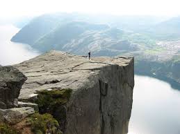 http://t3.gstatic.com/images?q=tbn:l0fj-8fq00VhEM:http://www.odyssei.com/gallery/1044_alone_on_preikestolen.jpg