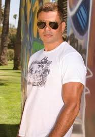 Amr Diab in a fight!