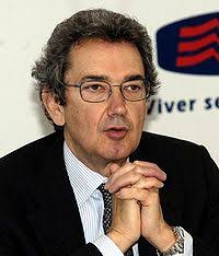 tra cui Luca Sartoni,