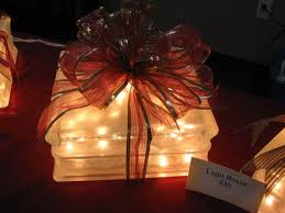 كل عام وانتا بخير اسير الحارة Lighted_gifts