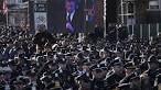 Police turn their backs on Mayor de Blasio during funeral for.