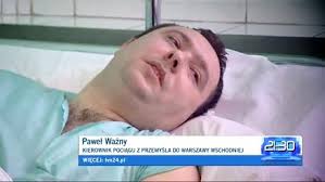 Paweł Ważny, konduktor pociągu z Przemyśla do Warszawy Wschodniej został okrzyknięty bohaterem. To on wraz z kolegą, nie zważając na własne urazy, ... - Pawl_Wazny_tvn24