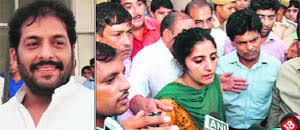 Gopal Kanda and (right) &#39;Co-accused&#39; Aruna Chadha in New Delhi - ind3