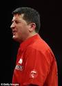 Pointing the way: Paul Robinson saw off Mensur Suljovic - article-2075641-0F3637ED00000578-844_306x423
