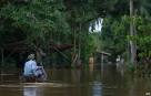 BBC News - Malaysia flooding: PM Najib Razak to tour inundated areas