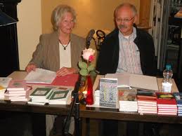 Edith Linvers und Wilfried Besser tragen ihre Texte zum Them,a ...