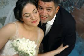 لكل محبي الدراما التركية تعلو شوفو حبايبكم الممثلين مع ازواجهم و زوجاتهم Images?q=tbn:ANd9GcR9g69Pr9zi7LfUnV74aBdlkhhpaE12HZog_7pYrI521COJDEbLxA