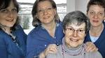 Gründerin und bisherige Vorsitzende des Landfrauenvereins St. Ulrich Annemarie Sumser (vorn) hat ihr Amt abgegeben an das Team (von links): Brigitte Auer, ... - 38717303