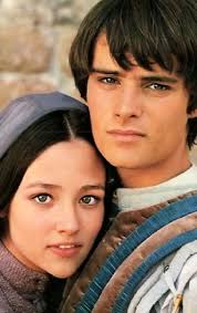 The casting is perfect and, for once, the star-crossed lovers are actually young and beautiful as they&#39;re supposed to be in the text. Leonard Whiting as ... - 596