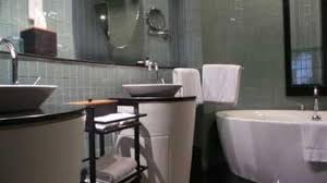 Dua wastafel di kamar mandi - Picture of E&O Residences Kuala ...