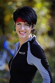 Zuerst hat Alexandra Kaiser Stirnbänder für den Eigenbedarf genäht / Heute versorgt sie die Läufer- und Mountainbikeszene. - 35238831