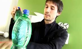 Nová láhev na perlivé i neperlivé vody v jeden a půl litrovém balení, kterou Jan Čapek ... - mattoni-lahev-capek