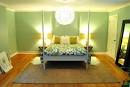 Home Decoration Boutique: Bedroom Rug Placement