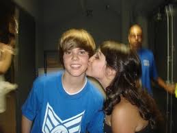 Everyone kisses Justin Bieber & justin bieber kiss everyone Images?q=tbn:ANd9GcRTFdB3W6aiu4KNvVyUXqD9qP3Ifx5uKAF3IGFnBlMQTrSrxhfD