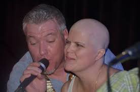 Steve Harwell, lead singer for Smash Mouth, and Teresa Glover sing during a March 8 fundraiser. Right: Teresa doffs her cap during the show. - Web-Steve-Harwell-Teresa-Glover