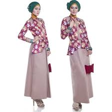 21 Model Baju Batik Muslimah Modern Terbaru