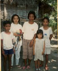 larawan ng tatlong henerasyon ng pamilyang magbubukid image of three generations in rural Philippines