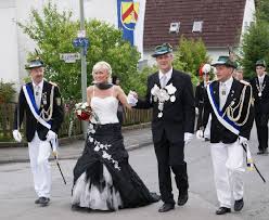 Unter der Regentschaft des Königspaares Martin und Iris Henke, des Vizekönigs Klaus Rabeneck und des Jungschützenkönigs Christoph Rabeneck feiert die St. ...