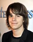 Johnny Simmons Actor Johnny Simmons arrives at the premiere of DreamWorks ... - Premiere Dreamworks Nickelodeon Hotel Dogs Cch4CmeBHmVl