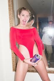 El gran cambio de Miley Cyrus Images?q=tbn:ANd9GcRwe8XJeS2leqiHp3fwLuD47nIjp1f6oSrCm1PPN3_a_f9XpBbiLA
