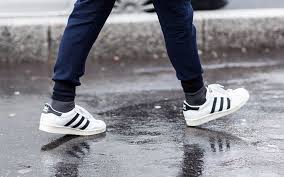 Trend Alert! Sneakers Putih yang Membuat Para Pria Makin Gaya � Mozaic