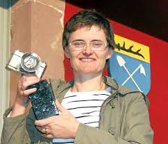 Anke Fleig aus Erdmannsweiler zählt zu den besten Sportfotografen Deutschlands. Die Silberne Kamera erhielt sie beim Chio Aachen für das beste Pferdefoto ... - media.media.b403a2f0-c0f0-43a9-82e2-1d1e47947c0f.normalized