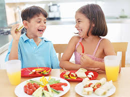 Los niños comen frutas y Los niños comen frutas y