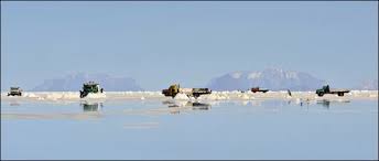  مناظر صحراء الملح في بوليفيا خيالية اشبه بالجنة!شاهدو الصور سبحان الله Images?q=tbn:ANd9GcSKlABwJwWIzmWSPAkCTlU12USs_Yhc5vuELPD2JaH2EObd4iQW