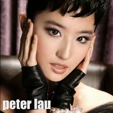 Renowned photographer Peter Lau recently posted on his blog a glamorous photo spread of actress Crystal Lau, or Liu Yifei.[Photo: blog.sina.com.cn/peterlau] - 0023ae606f170b492c2e34
