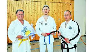NORDENHAM Der Sportverein Nordenham hat den 20 Jahre alten Trainer und Leiter der Abteilung Taekwondo, Konstantin Voßhoff, verabschiedet.
