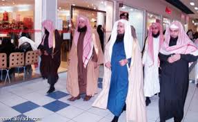 الحرية في السعودية ؟؟.... هيئة الامر بالمعروف تجبر النساء صاحبات العيون المثيرة بتغطيتها!  Images?q=tbn:ANd9GcSglJq6DCUfSpaHMH9m9YzA3KedCO6JGo9HZDRjVDByaPXZiZOR