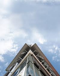 Für den Kaispeicher in Hamburg Harburg entwarf Architektin Nina Vogler eine Sonnenschutzfassade, die Colt International entwickelte, ...