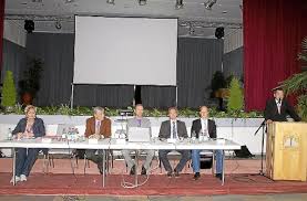 Mehmet Timucin, Walter Katzik, Jürgen Skarke und Erik Lang (von links) vom Regierungspräsidium Karlsruhe waren zu Gast bei der Bürgerversammlung in Bad ...