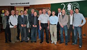 An seiner Seite sitzen im geschäftsführenden Vorstand die Vizepräsidenten Klaus Thielemann, Dieter Greiner und Marcus Clauder. - gmrlv_mv_2010_1