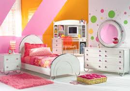 أجمل غرف نوم للأطفال... - صفحة 3 Images?q=tbn:ANd9GcT-7zopux1yNgag3_rS0YF9XQjDUVy05sdv3jrdjxshk4rpEPtMJg