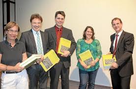 Simone Maiwald, Adelbert Hugger, Robert Fecher, Martina Meyr und Dirk Krausse (von links) bei der Buchpräsentation. Foto: HermannFoto: Schwarzwälder-Bote