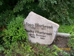 Grab von Lüppo Ellerbroek (1887-1971), Friedhof Uttum - ut009